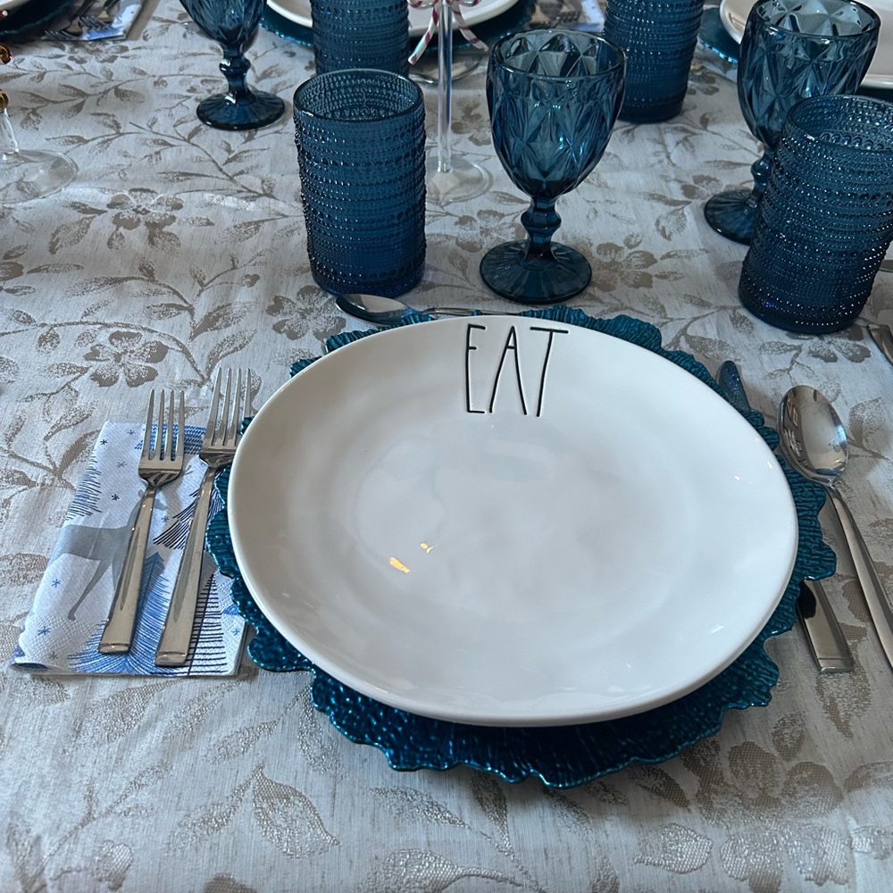 IN SEARCH OF 1-2 dinner plates with EAT on the top of the plate